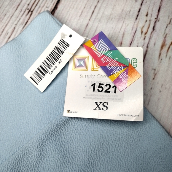 🍉5 for $25* LulaRoe Cassie Pencil Skirt - Picture 2 of 3